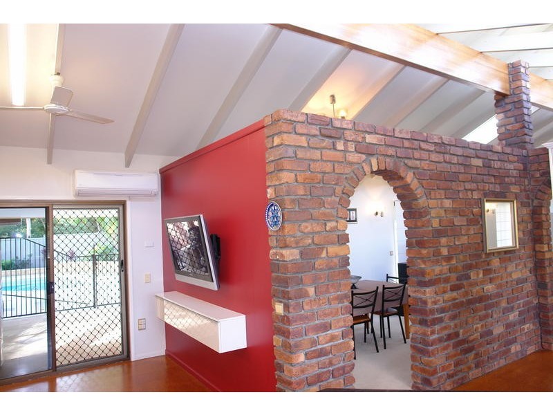 9 Pulas Place, Bellbowrie QLD 4070